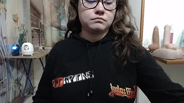 curly_greeneyed live sex cam