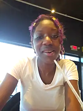 oliviaprettypussy's cam snapshot