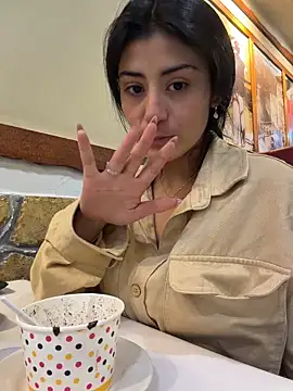 fiorella_paris's cam snapshot