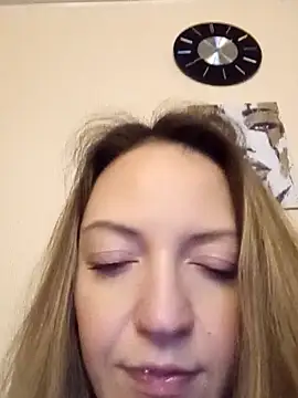 KattyLuuu's cam snapshot