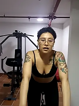 Juliexxxxtasy's cam snapshot