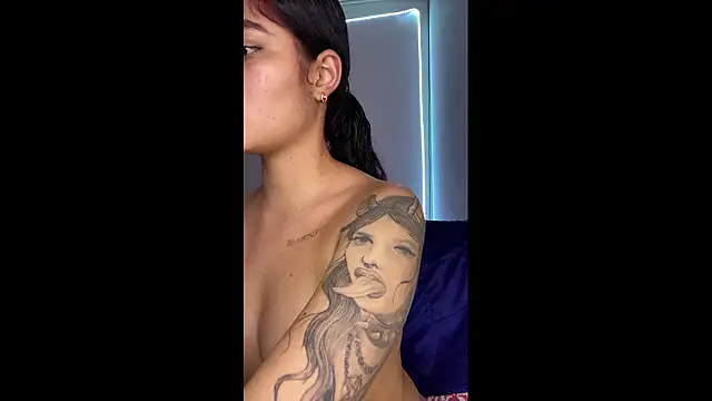 charlotte_9999's cam snapshot