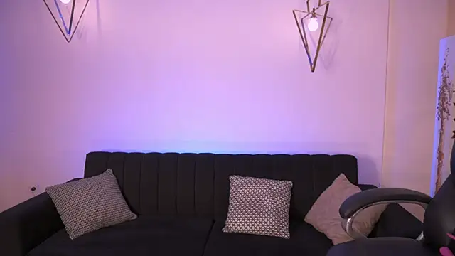 sarawinstone's cam snapshot