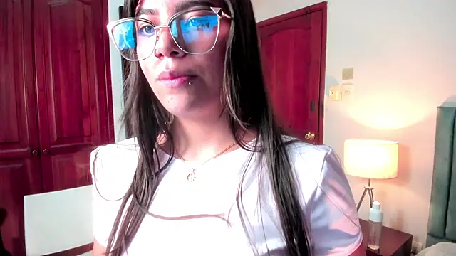 VaiaLowell live sex cam