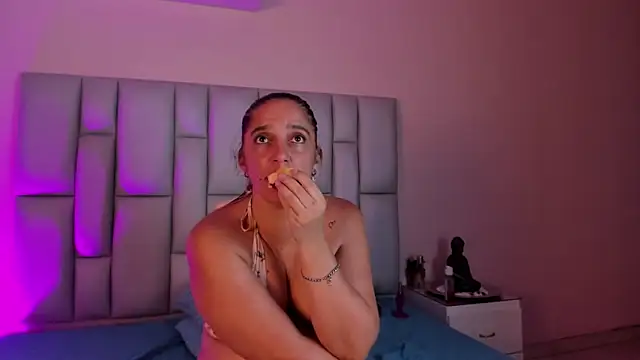 lily_rose1's cam snapshot