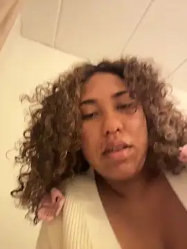 lauraltt live sex cam