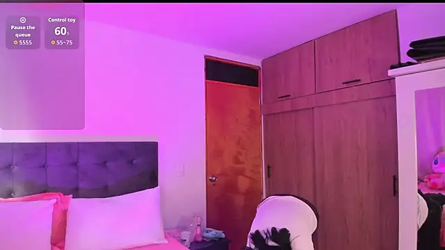 Kylie2211 live sex cam