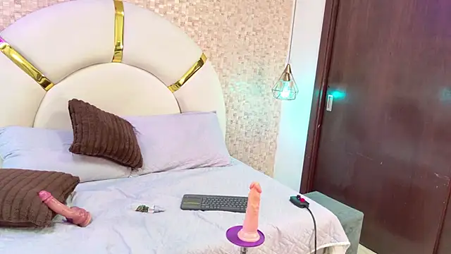 samanthaa_joness_'s cam snapshot