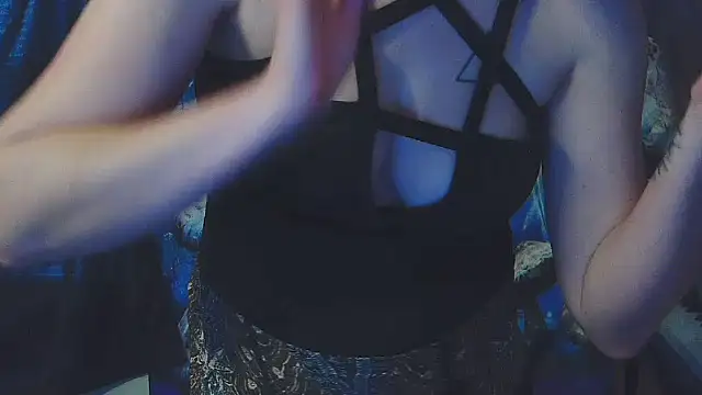 _hellostormy_'s cam snapshot