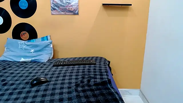 skinnyverus18's cam snapshot