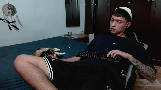 aaron_blug live sex cam