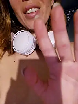 Sexyadventuregirl live sex cam