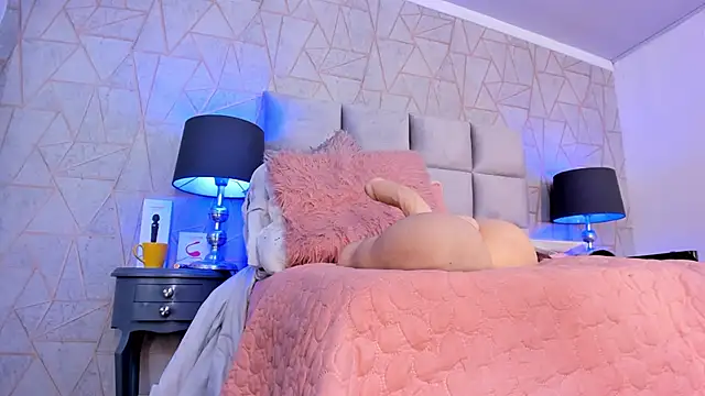 Yara_Bliss_'s cam snapshot