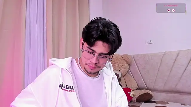 isaac_saenzs's cam snapshot