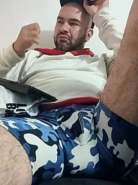 hairyandbigmann live sex cam