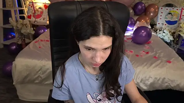 BabyFlowerr's cam snapshot