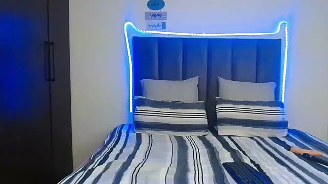 NikkyDangerr live sex cam