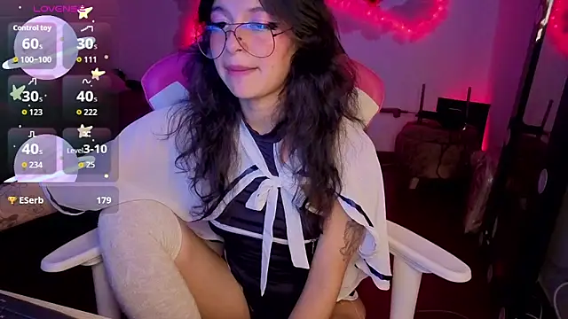 larah_uwu live sex cam