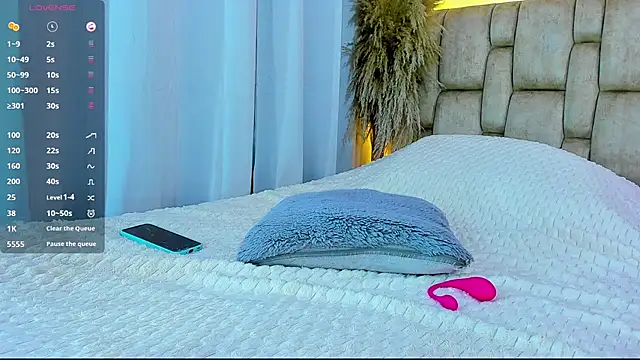 whitney_white_'s cam snapshot