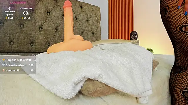 charlottee_white's cam snapshot