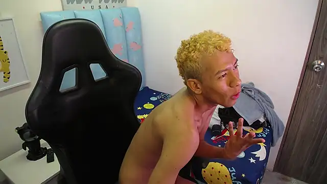 Taylerr_19's cam snapshot