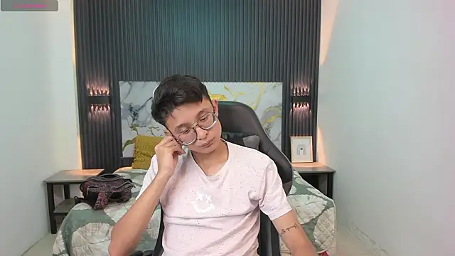 SantiagoRusso18 live sex cam