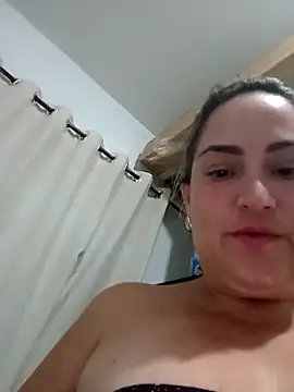 Julia2027 live sex cam