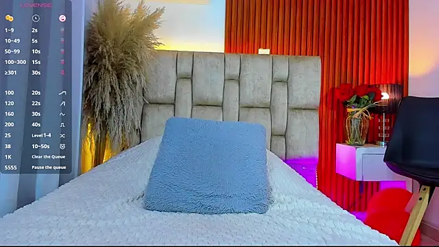 whitney_white_'s cam snapshot