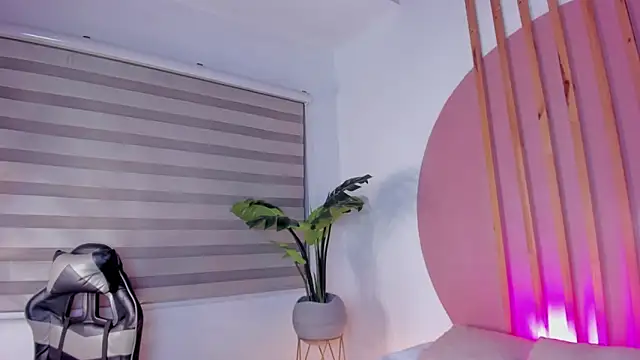 seraphine_lark's cam snapshot