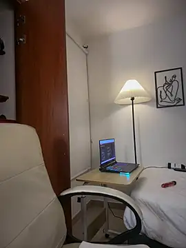 horny_roomiess live sex cam