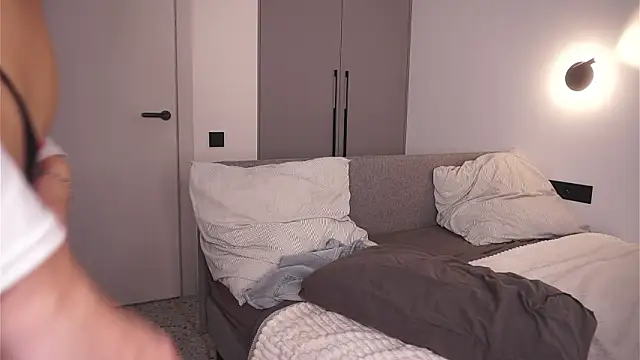 BrynnHolverson live sex cam