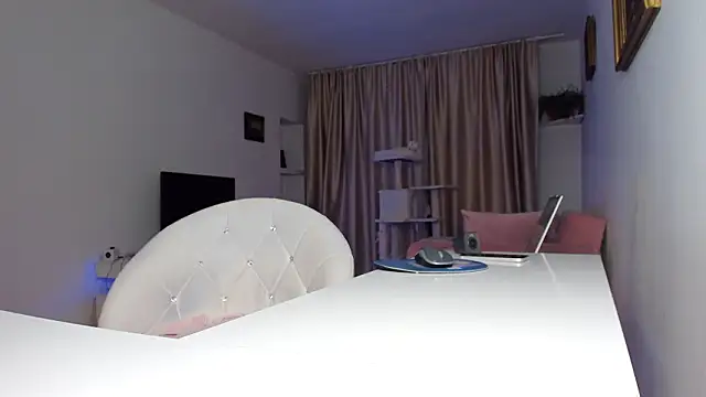 xqueenyasmine live sex cam