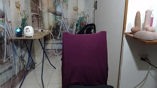 curly_greeneyed's cam snapshot