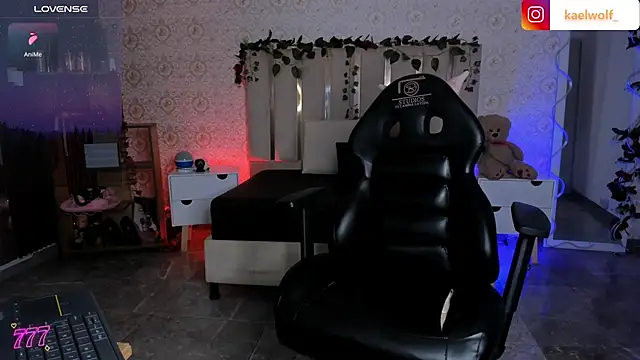 kaelwolf_tay live sex cam