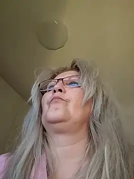 Divineblond live sex cam