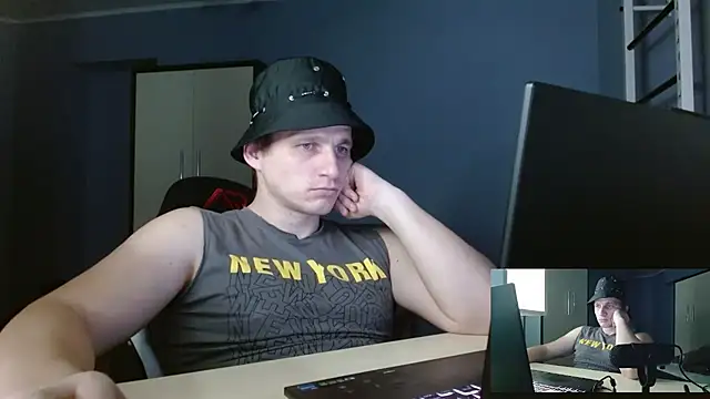 Poliglotjoe1 live sex cam