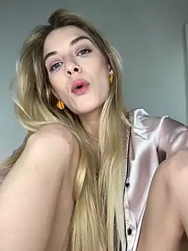 Bellalolahot's cam snapshot