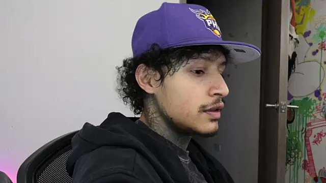 trieone live sex cam