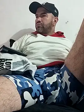 hairyandbigmann live sex cam