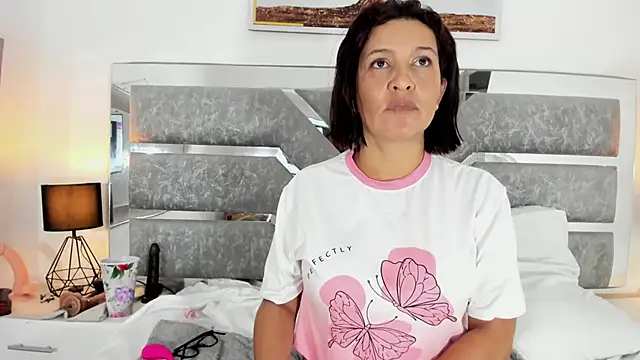 Slut_Milf_ live sex cam