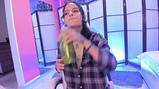 Julianne_7's cam snapshot