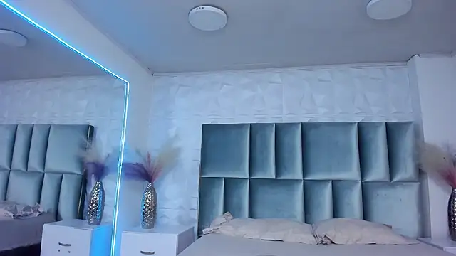 HollyPeach's cam snapshot