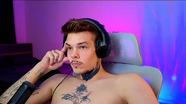 DENIS_HERE's cam snapshot