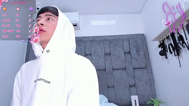 Tyler_os's cam snapshot