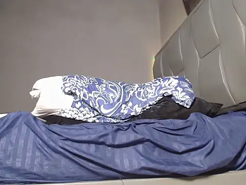 MAXIMILAINO-XXX's cam snapshot