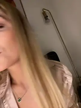 Bellalolahot's cam snapshot