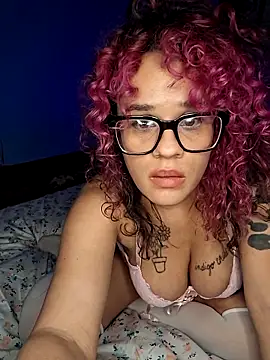 VelvetVixen_735's cam snapshot