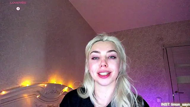 LillyMoure_ live sex cam
