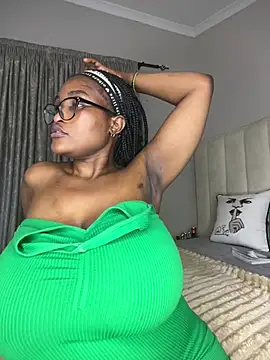 Bustygoddess32 live sex cam