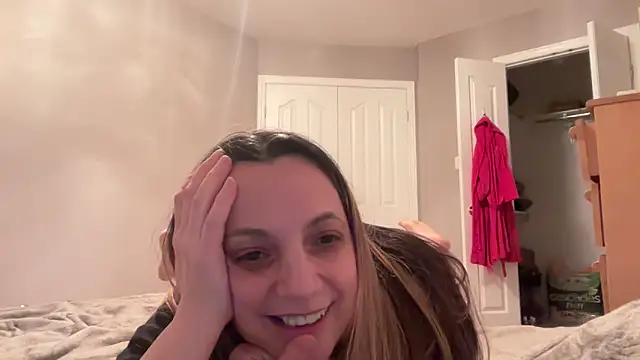 ShyFlameLive's cam snapshot